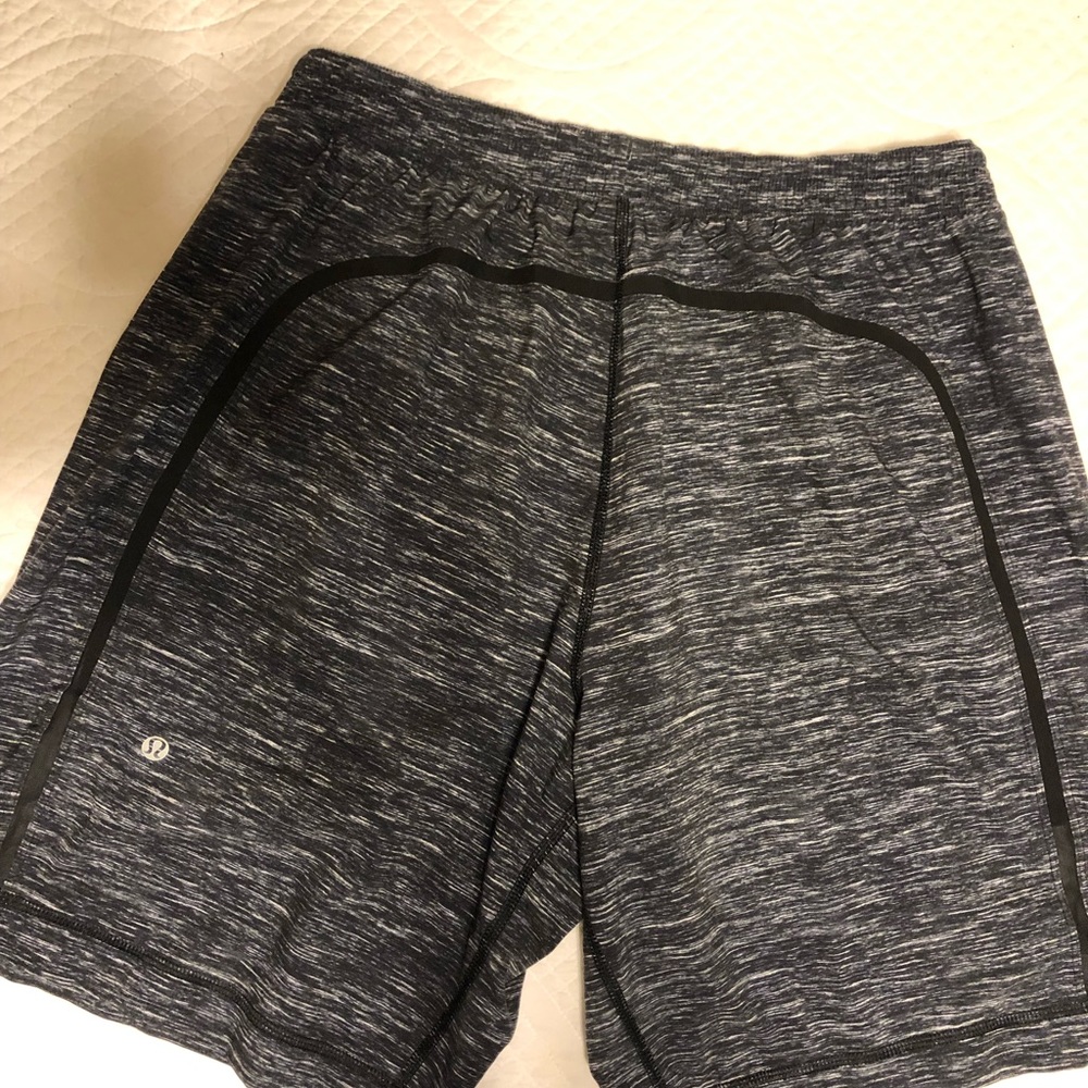 Lululemon Men’s Pace Breaker Short 7”
Lined